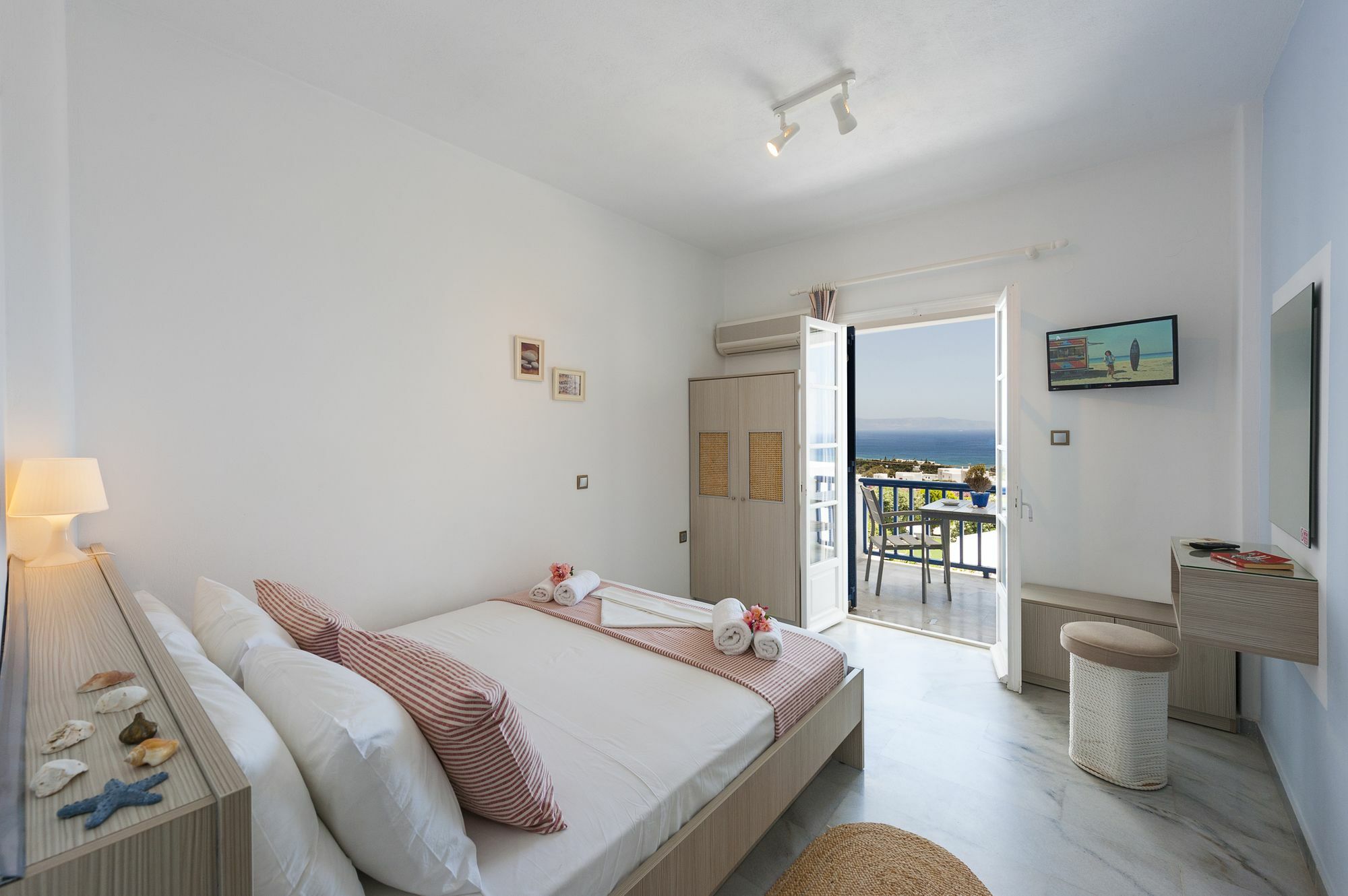 Dryades Family Hotel Drios Exterior foto